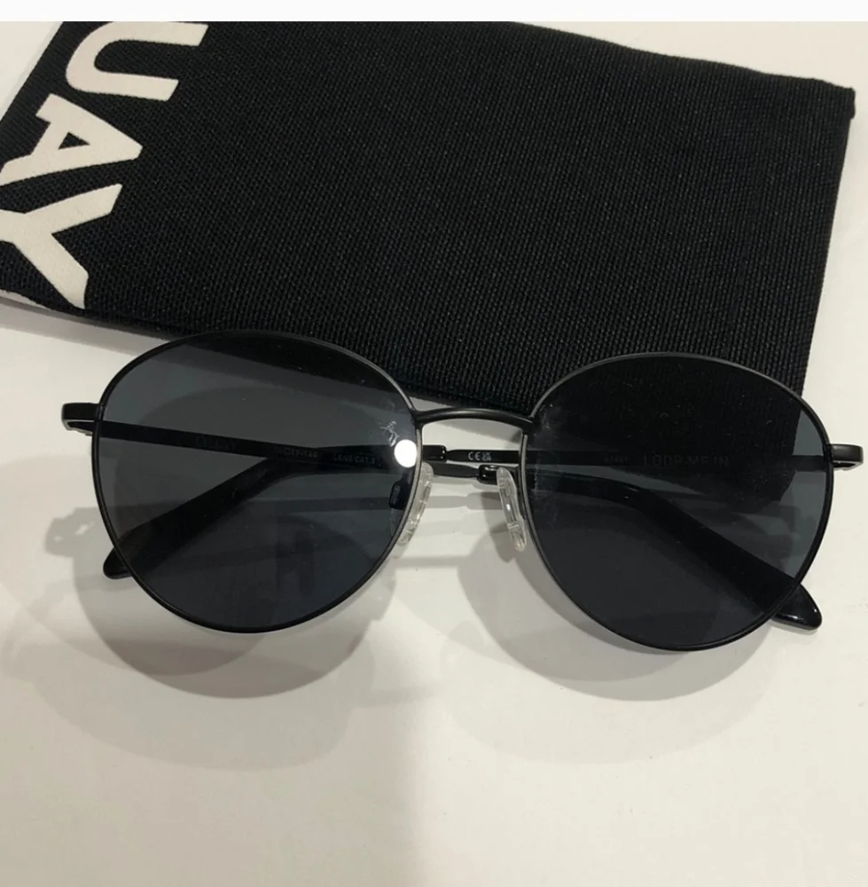 Quay LOOP ME IN black circle frame‎ sunglasses new with canvas pouch